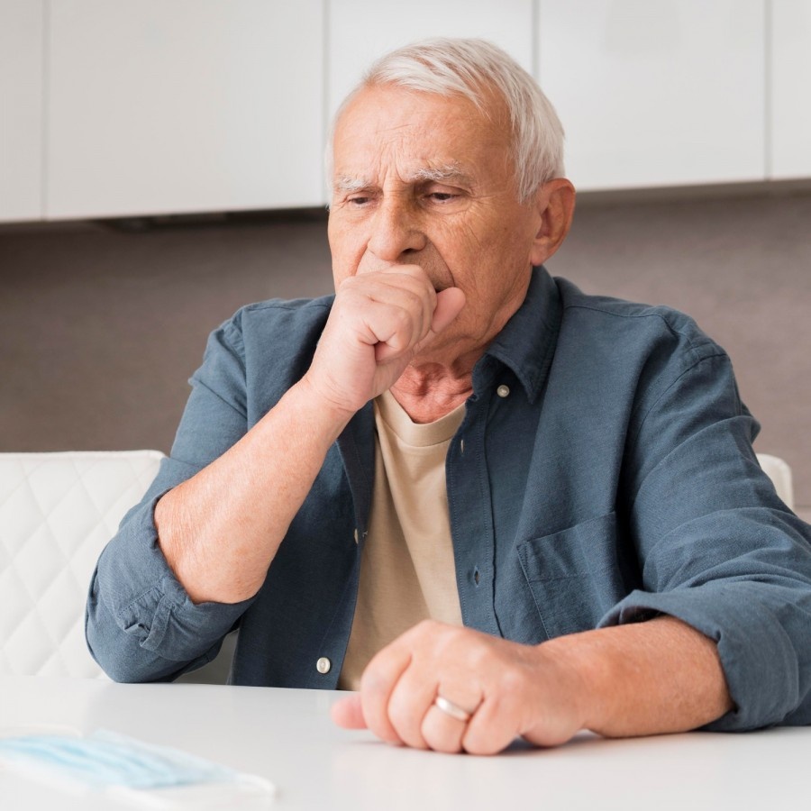 Perché alcune persone anziane fanno fatica a deglutire?