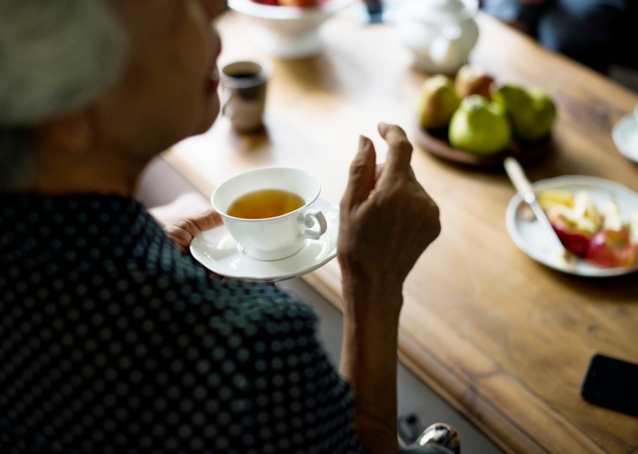 Cosa devono mangiare gli anziani alla sera?