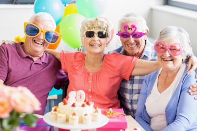 10 idee creative per organizzare feste a sorpresa per anziani